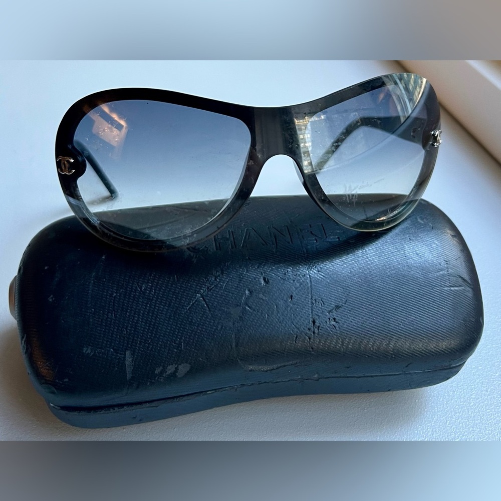 Chanel CC Black Sunglasses | Silver Tone Hardware with Chanel Case - Picture 4 of 12